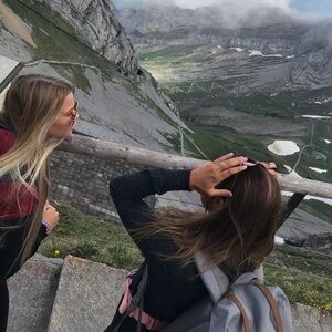 Meet your Posher, Caroline